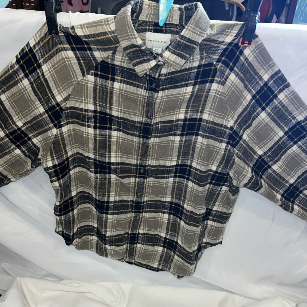 American Eagle top medium womans Loose Oversized‎ Plaid Sleeve ButtonFlannel 97